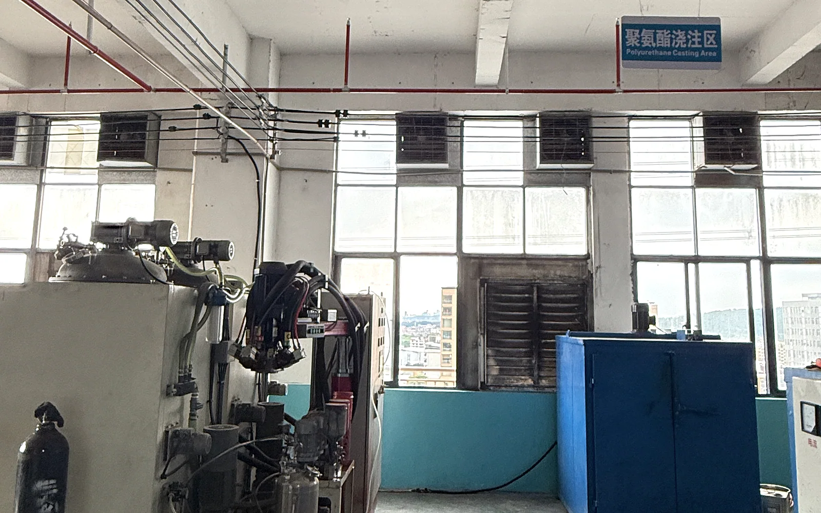 Polyurethane casting equipment in the JUNSHIDA factory