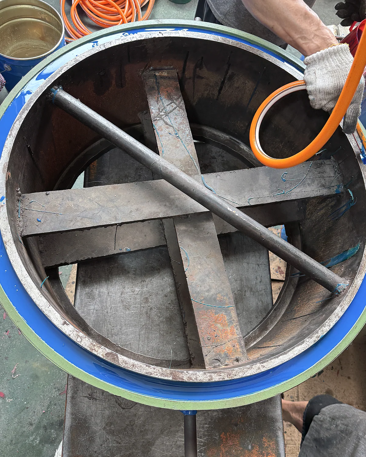 Polyurethane casting process for custom corrugated machinery wear parts at JUNSHIDA