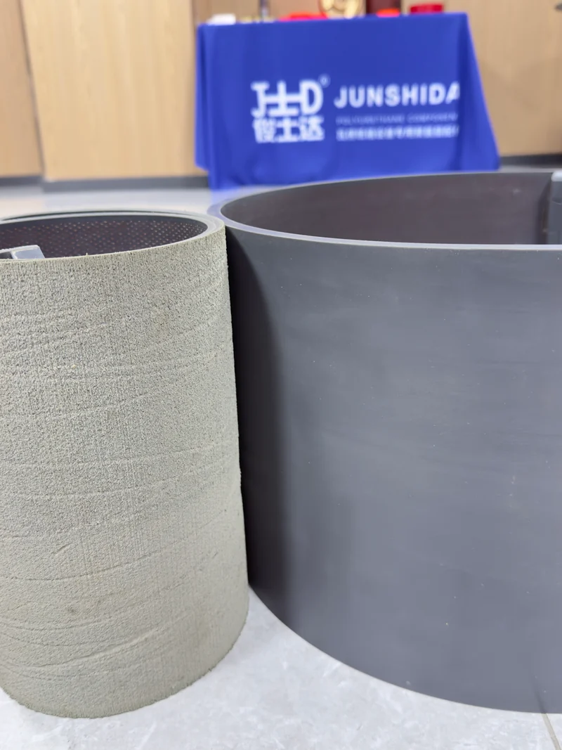 Sufridera MDI gris usada a la izquierda y sufridera MDI gris nueva sin usar a la derecha, con una bolsa JUNSHIDA al fondo
